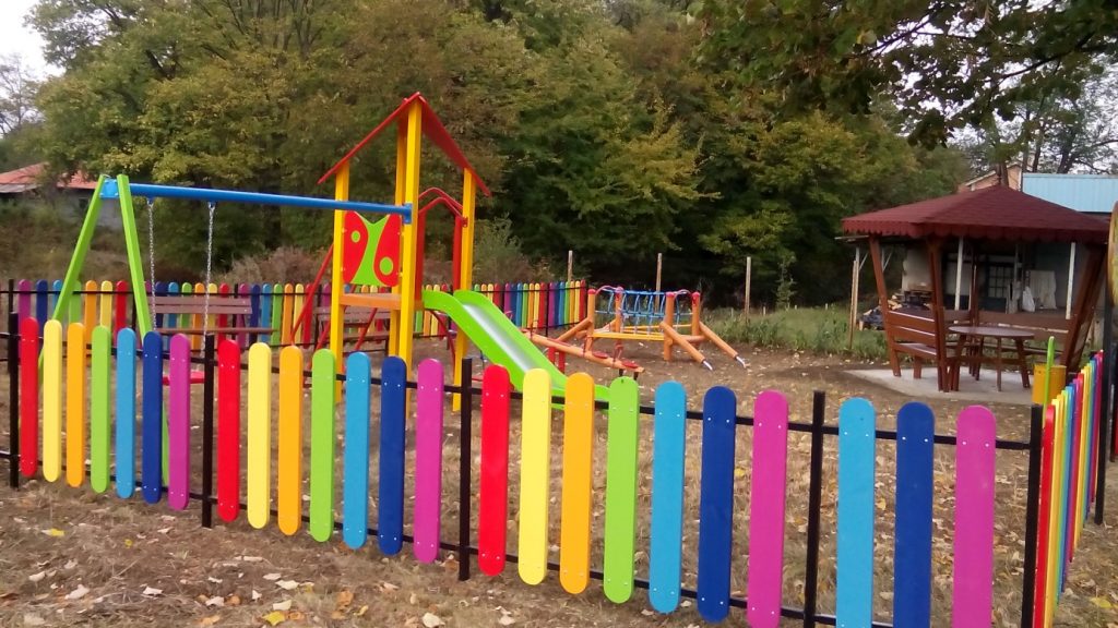 Детски кът за игра на открито в  кв. Стефановци, Габрово © Община Габрово