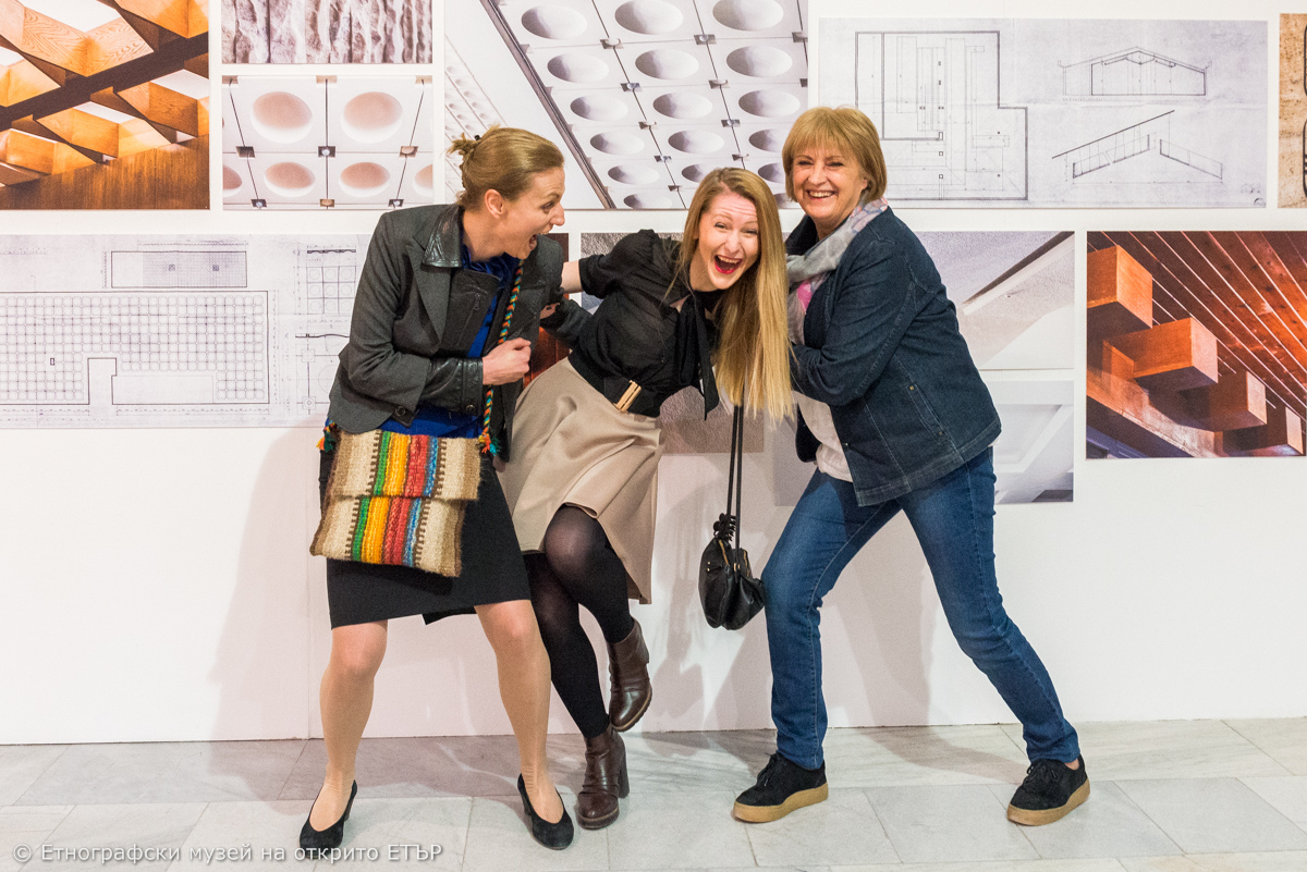 ЕМО "Етър" честити рождения ден на Дома на хумора и сатирата