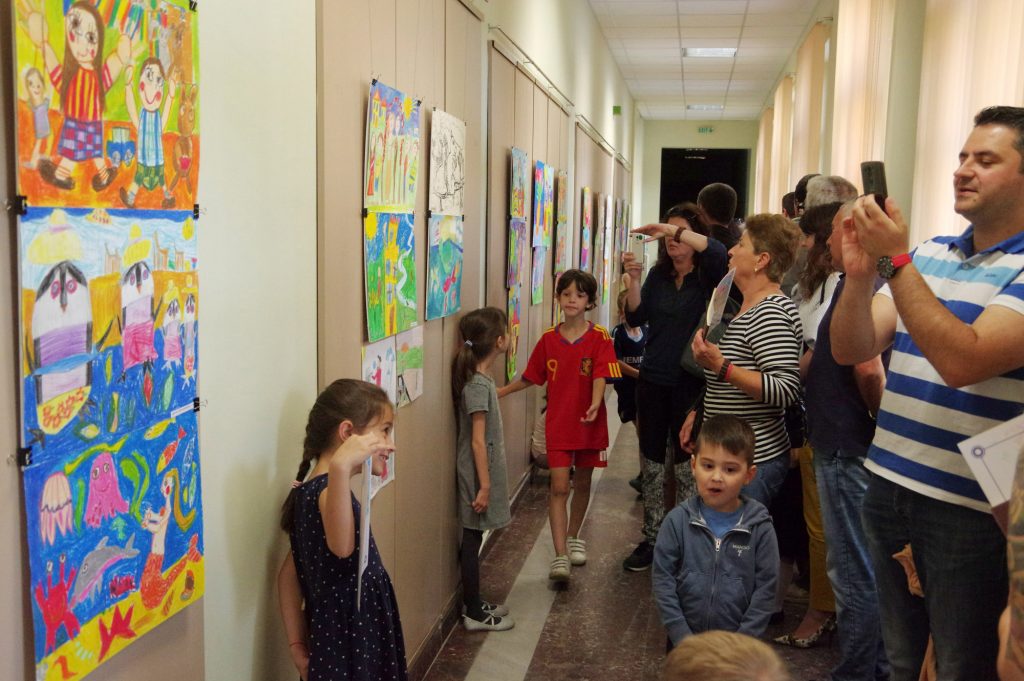 Изложба на възпитаниците на габровската художничка Елиза Ковачева – Цокова в НМО