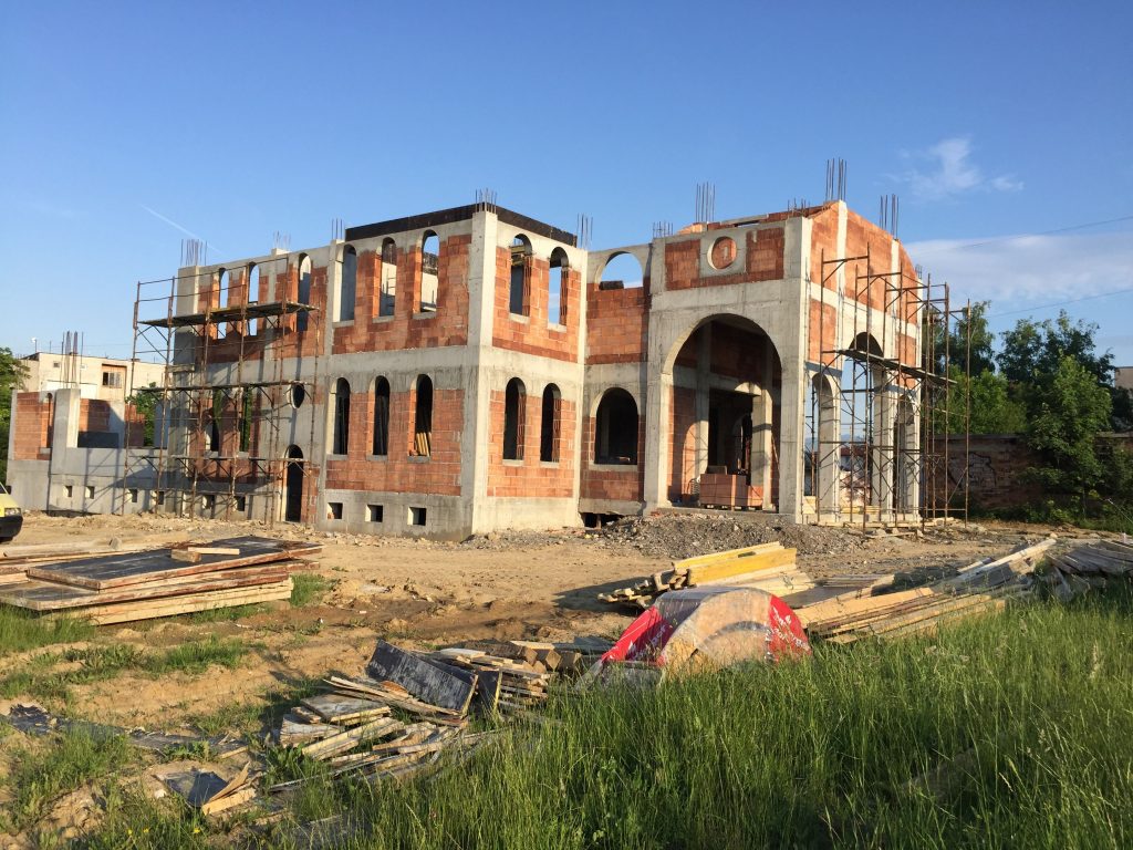 Новостроящият се храм в Габрово „Св.св. Онуфрий, Дамаскин и всех мучеников Габровских“