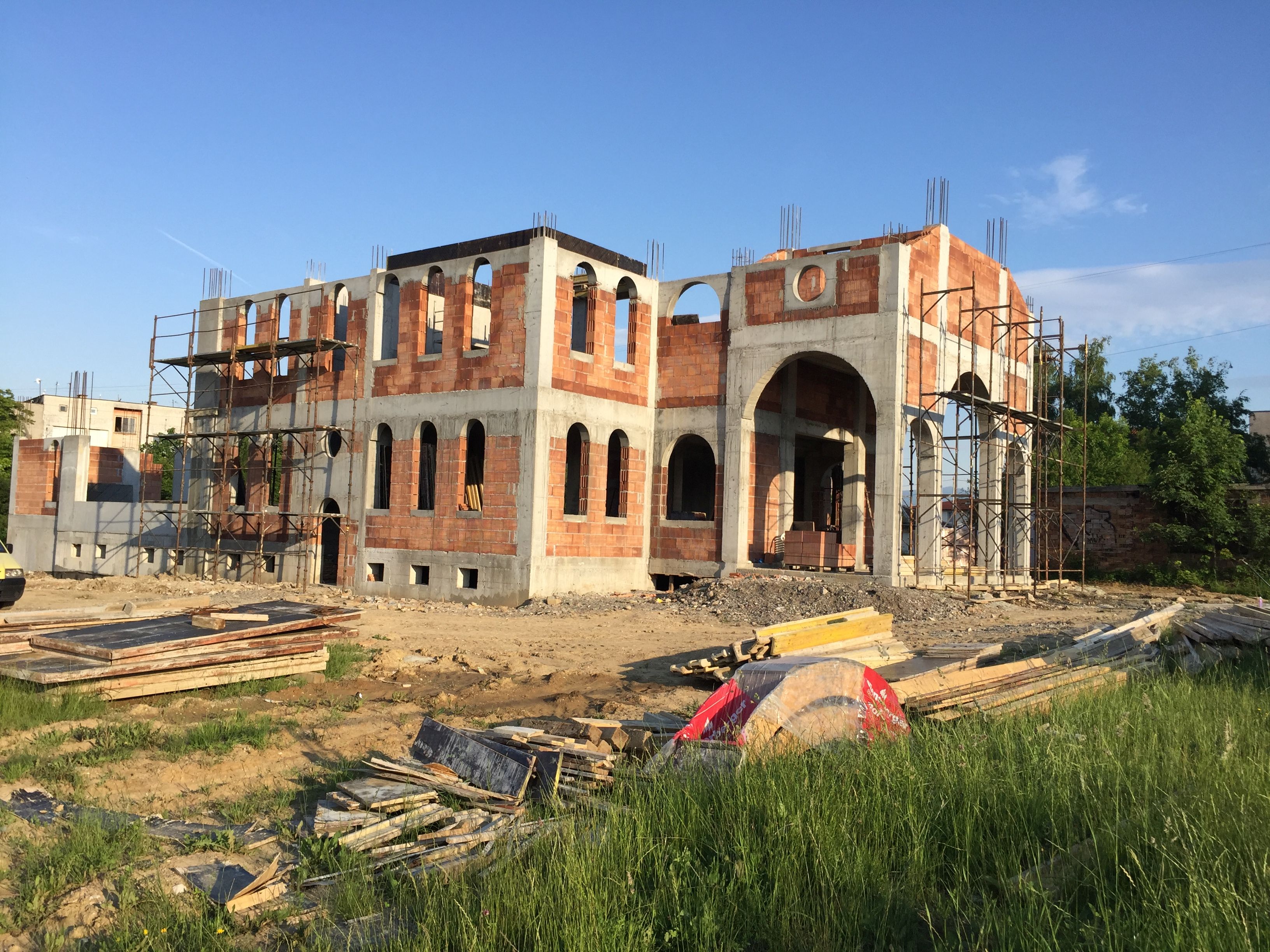 Новостроящият се храм в Габрово „Св.св. Онуфрий, Дамаскин и всех мучеников Габровских“