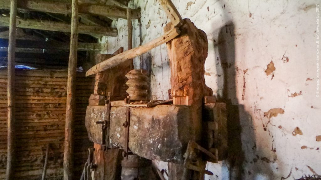 Работилницата за шарлан в село Мандрица © ЕМО "Етър"