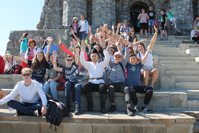 Младежите от Аалст на Шипка по време на Национално честване Шипченска епопея