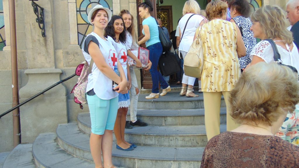 Български младежки Червен кръст – Габрово с благотворителна кампания "С усмивка на училище" © БЧК 