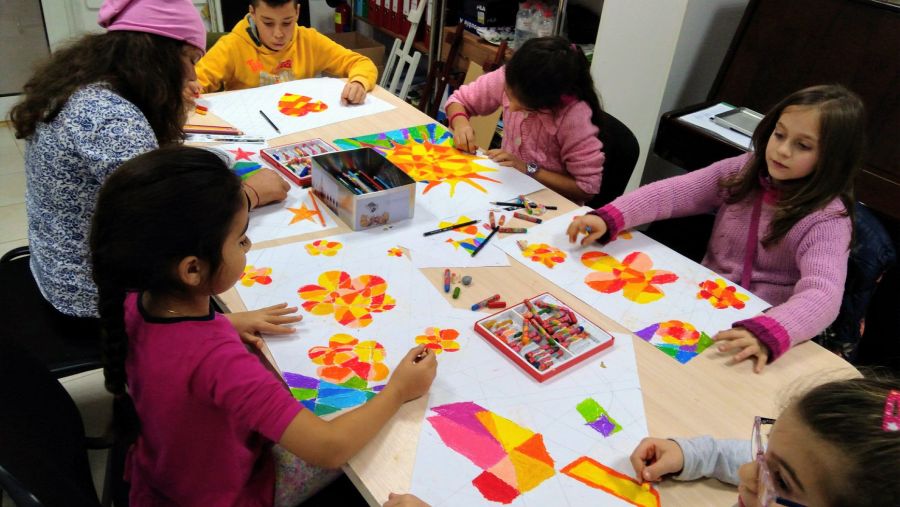 Детско арт ателие по спектърни рисунки в ХГ "Христо Цокев" в Габрово