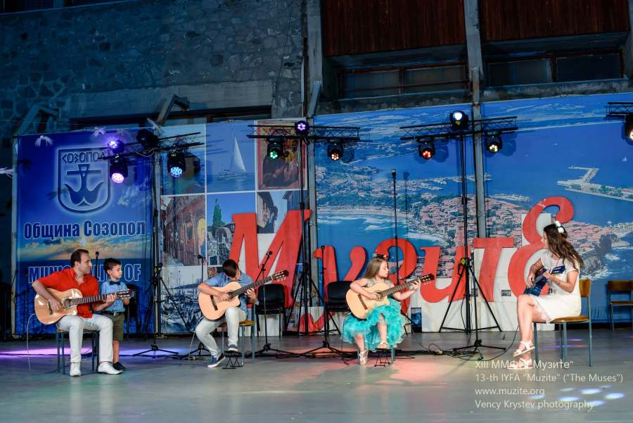 МШ "Звезди в аванс" и Радослав Талев на китара, ММФИ Музите 2018 © ММФИ Музите 2018, Венци Кръстев
