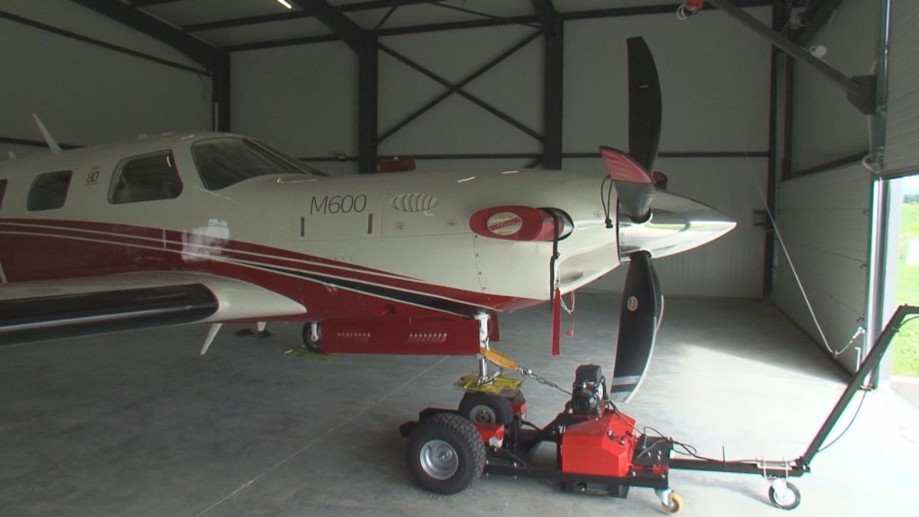 На летището в Драгановци: Частният самолет, излетял без проверка от летище София © bTV