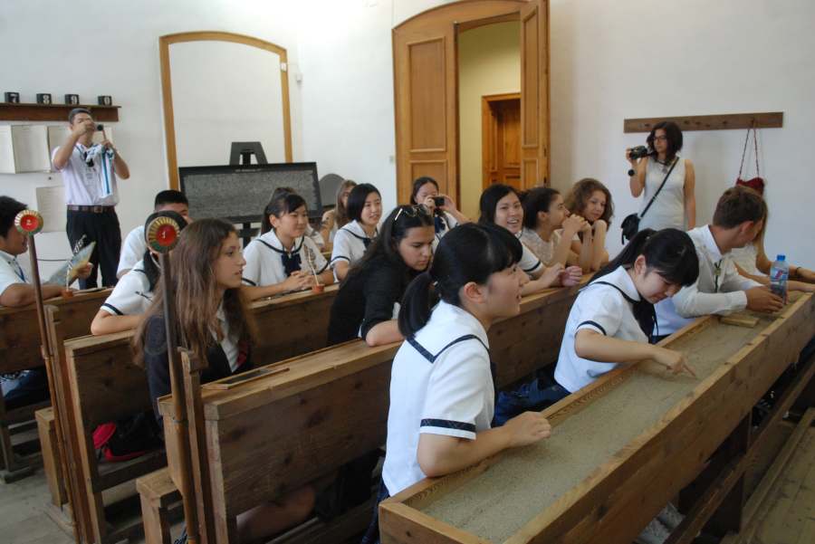 Японски деца в Националния музей на образованието © НМО