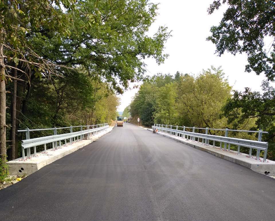 Ремонтираният мост при село Новаковци © АПИ