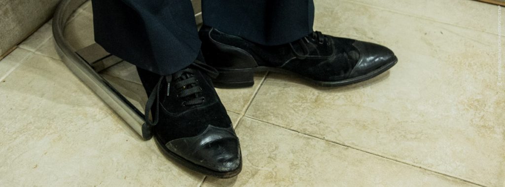 Обувки на Цар Борис ІІІ, част от изложбата „Там, където думите са излишни” на РИМ – Шумен, ЕМО „Етър” и Исторически музей – Попово