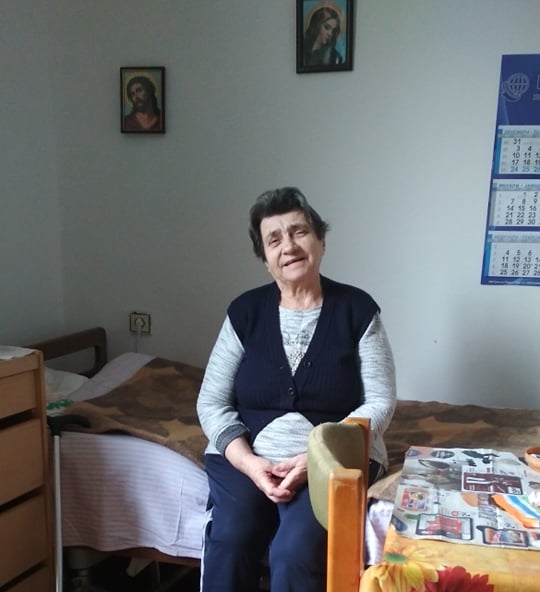 Баба Станка в дома за стари хора. Снимка: "Габровски майки даряват надежда"